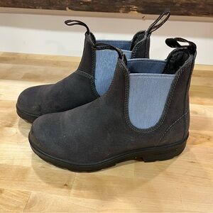 Black/Blue Blundstones limited edition color!